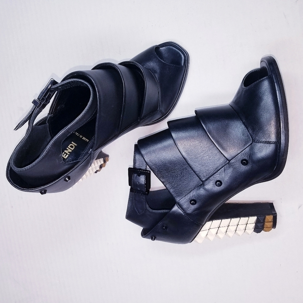 🌸 Fendi | Leather Ankle Boots with Spiked Heel Design, size 40‎ - Picture 3 of 16
